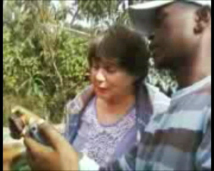 Fayo, showing CJ Jenny how to set and take a video using a cellphone